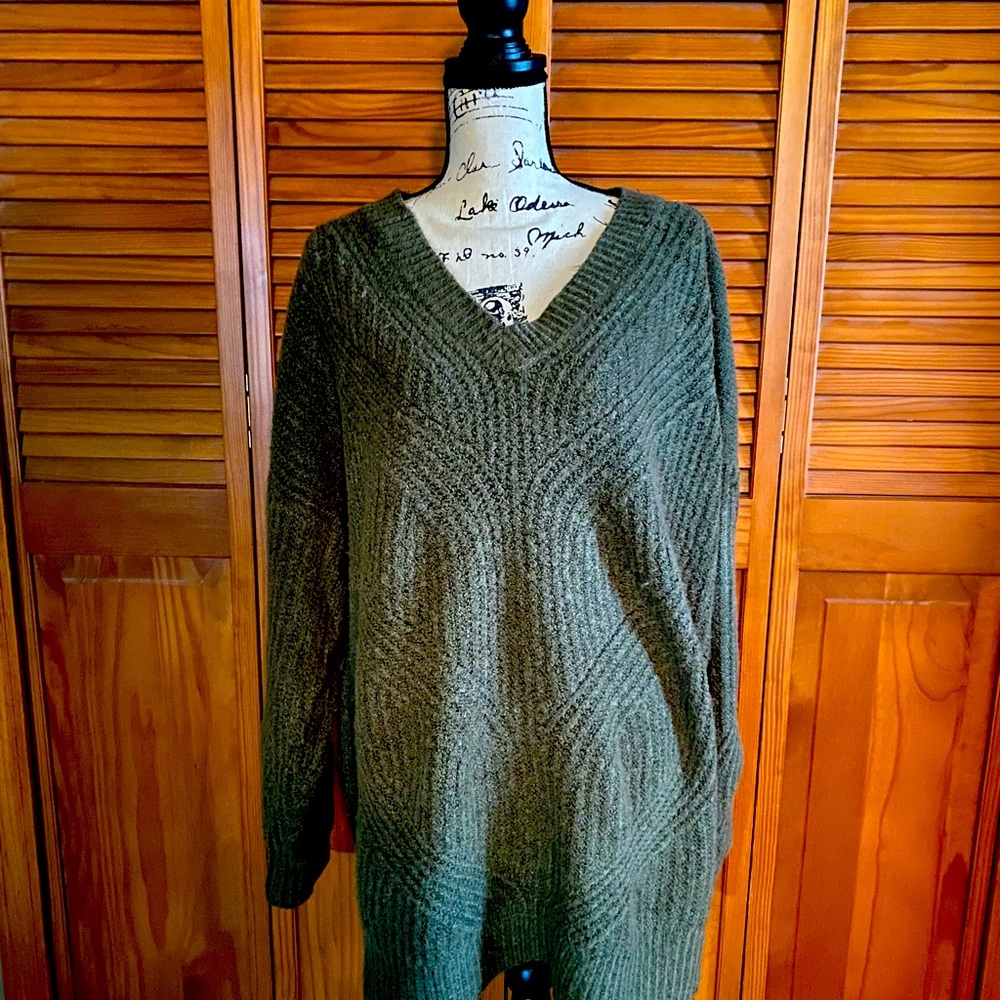 Rich green neck sweater